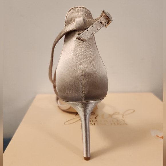 Like new Badgley Mischka Jewel size 8 Dimitra Heeled Sandal, Champagne Satin - Picture 4 of 6